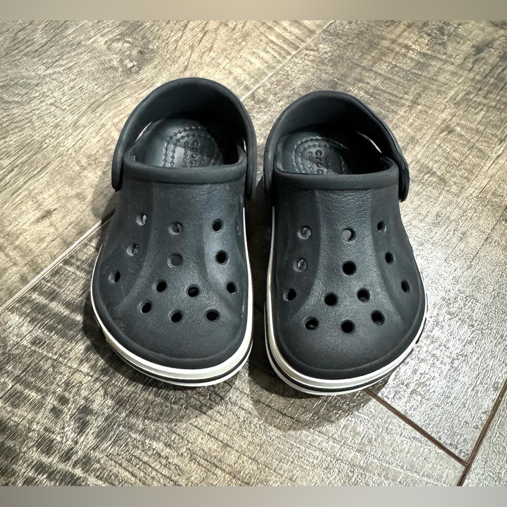 CROCS Black and White Classic Clog Platform Kids Shoes - Picture 3 of 8